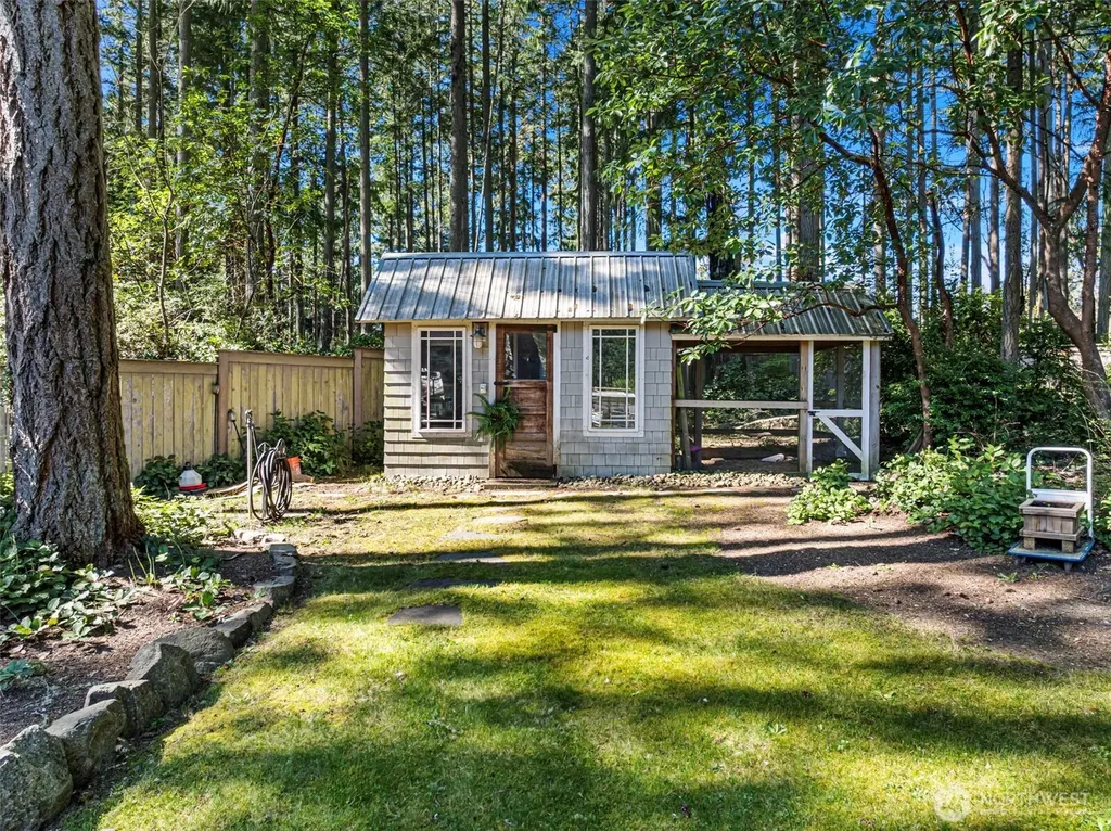 1412 11th Lane Fox Island WA 98333