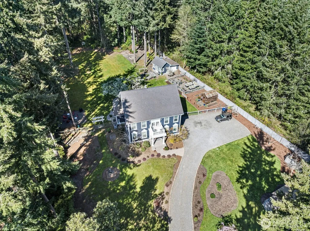 1412 11th Lane Fox Island WA 98333