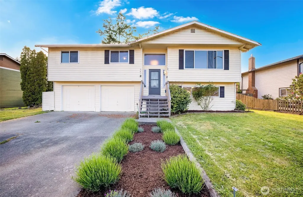 587 NW Fairhaven Drive Oak Harbor WA 98277
