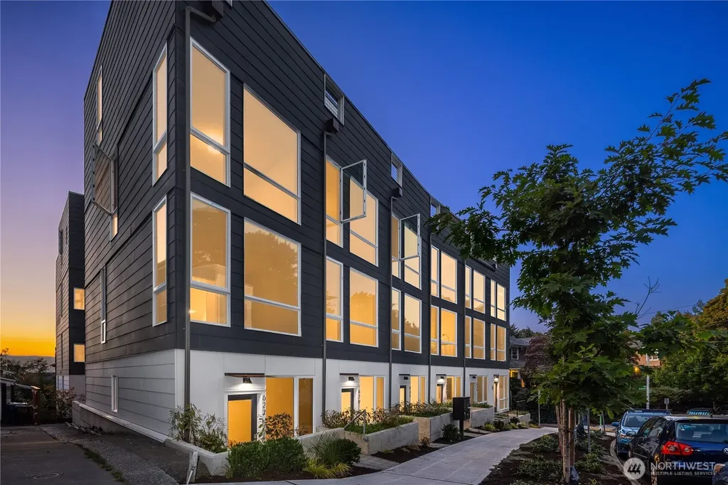 627 13th Avenue E Seattle WA 98102