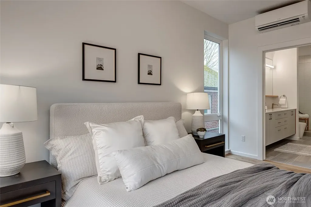 627 13th Avenue E Seattle WA 98102