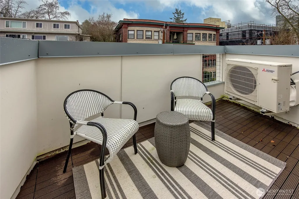 627 13th Avenue E Seattle WA 98102