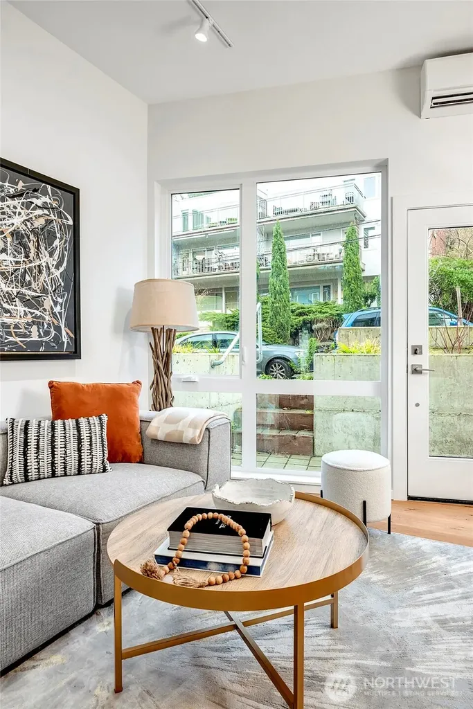 627 13th Avenue E Seattle WA 98102