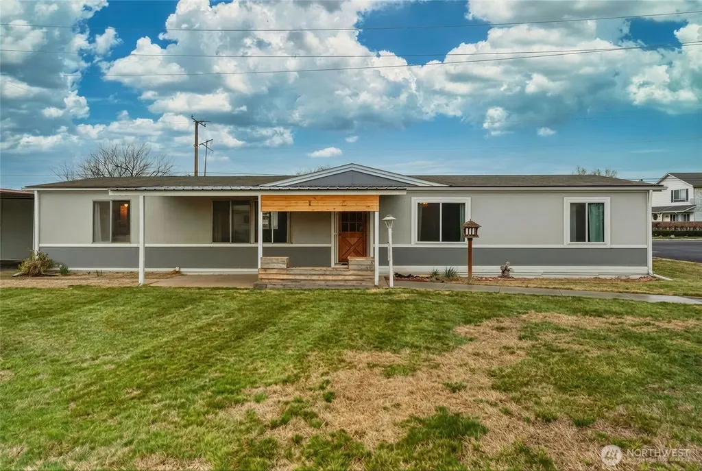 806 SE Mockingbird Drive College Place WA 99324