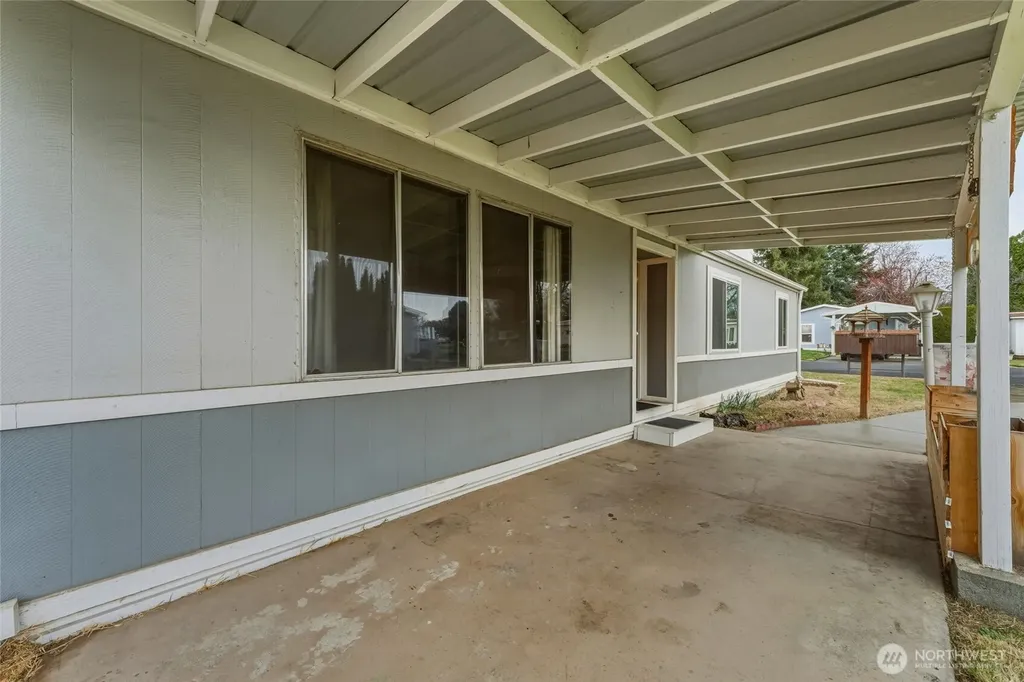 806 SE Mockingbird Drive College Place WA 99324