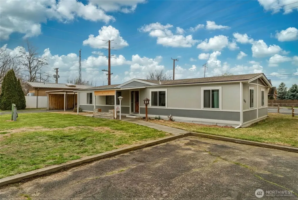 806 SE Mockingbird Drive College Place WA 99324