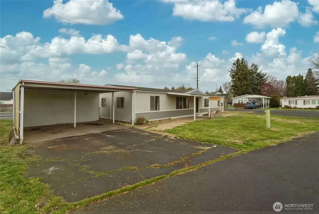 806 SE Mockingbird Drive College Place WA 99324