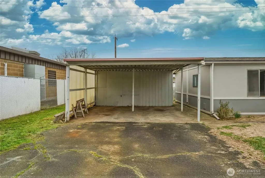 806 SE Mockingbird Drive College Place WA 99324
