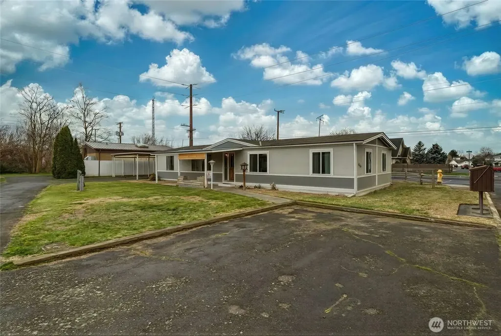 806 SE Mockingbird Drive College Place WA 99324