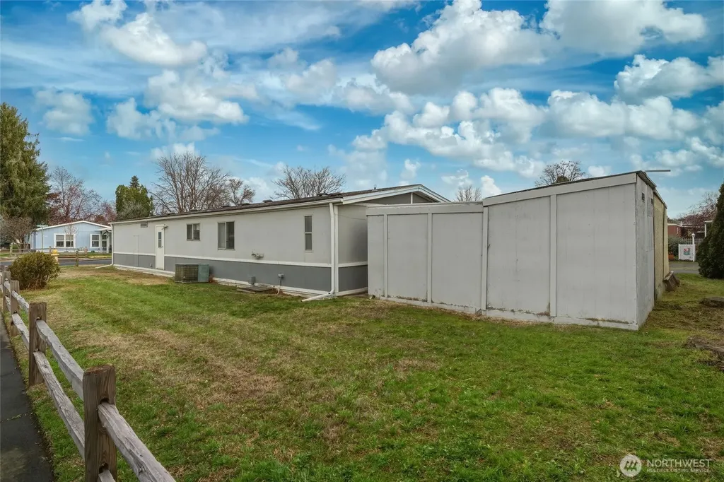 806 SE Mockingbird Drive College Place WA 99324