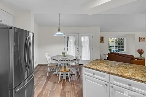 8653 Avondale Rd NE Redmond WA 98052
