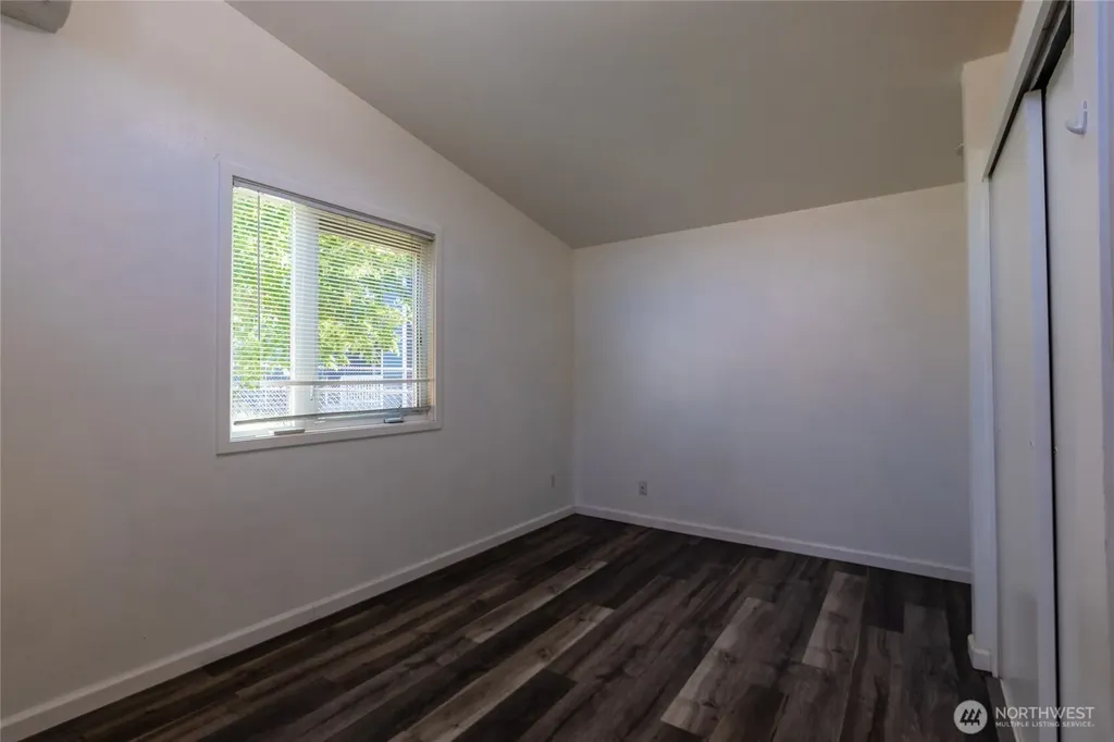 9452 25th Avenue SW Seattle WA 98106