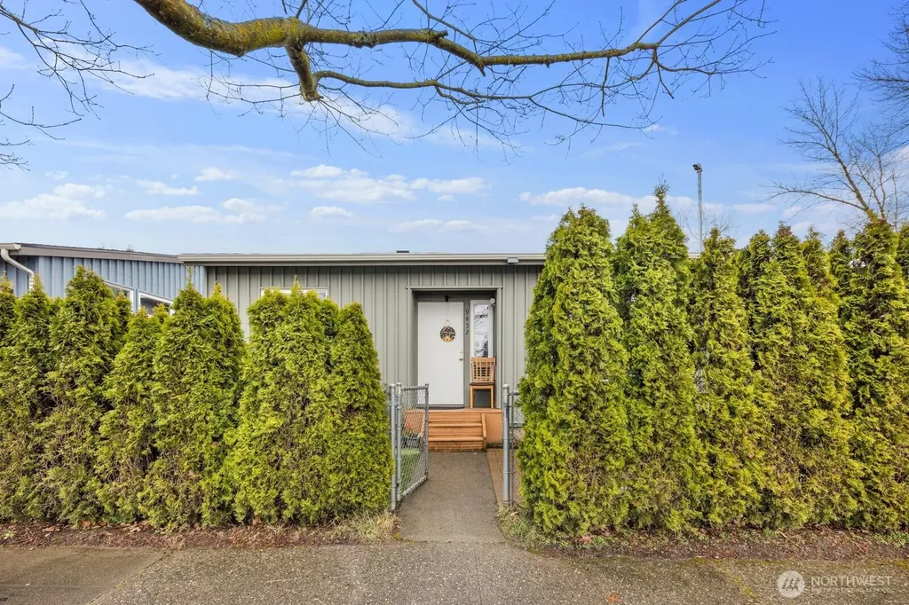 9452 25th Avenue SW Seattle WA 98106
