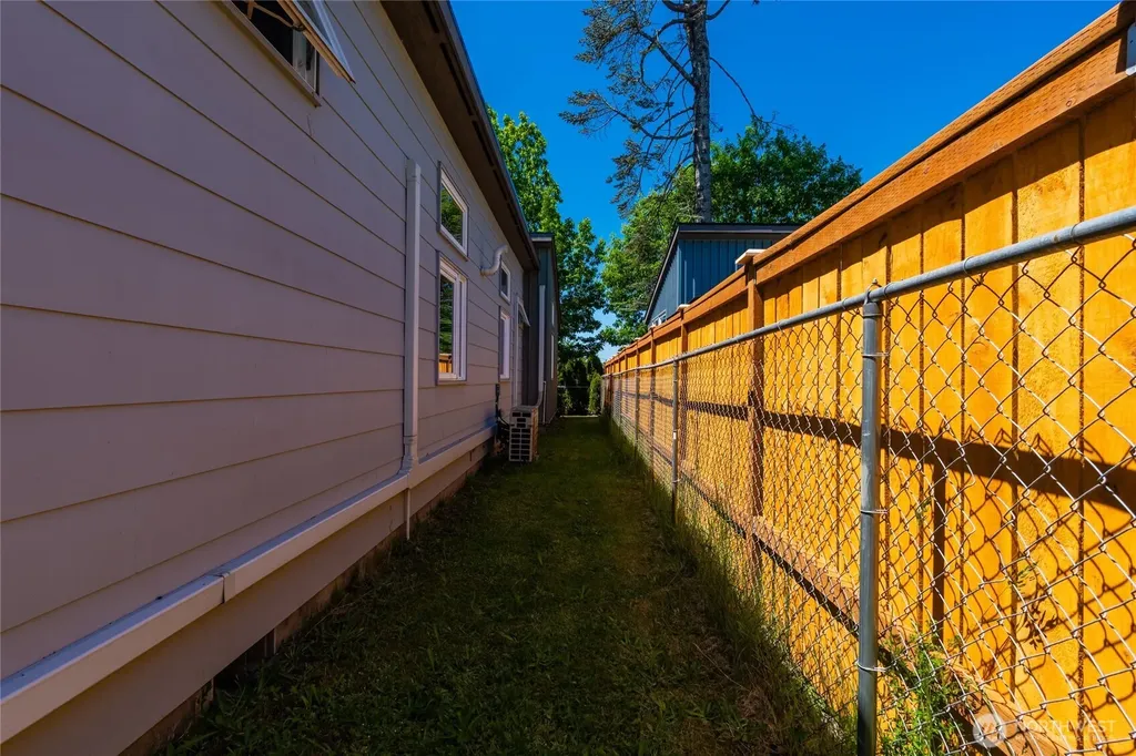 9452 25th Avenue SW Seattle WA 98106