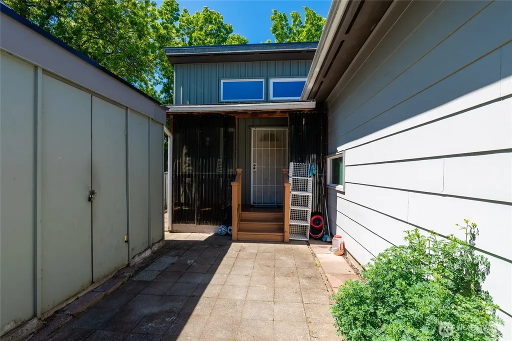 9452 25th Avenue SW Seattle WA 98106