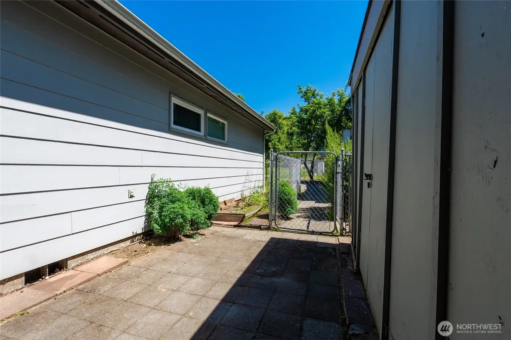 9452 25th Avenue SW Seattle WA 98106