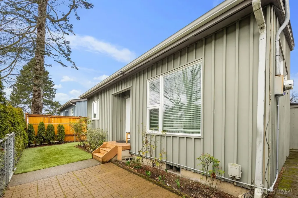9452 25th Avenue SW Seattle WA 98106