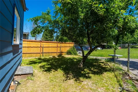 9452 25th Avenue SW Seattle WA 98106
