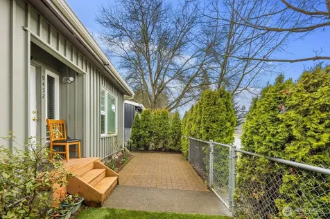 9452 25th Avenue SW Seattle WA 98106