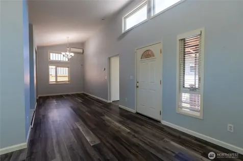 9452 25th Avenue SW Seattle WA 98106