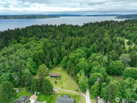 2748 El Camano Street Camano Island WA 98282