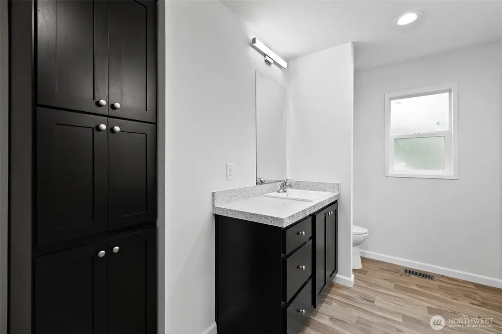 591 N Lees Creek Port Angeles WA 98362