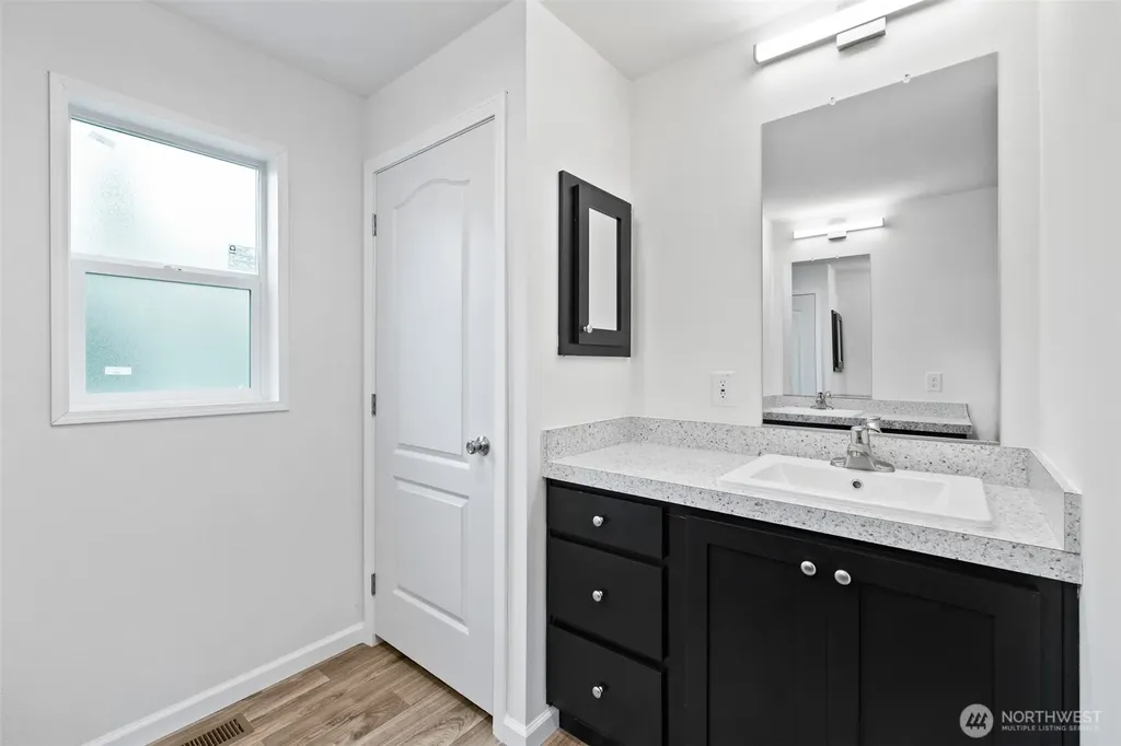 591 N Lees Creek Port Angeles WA 98362