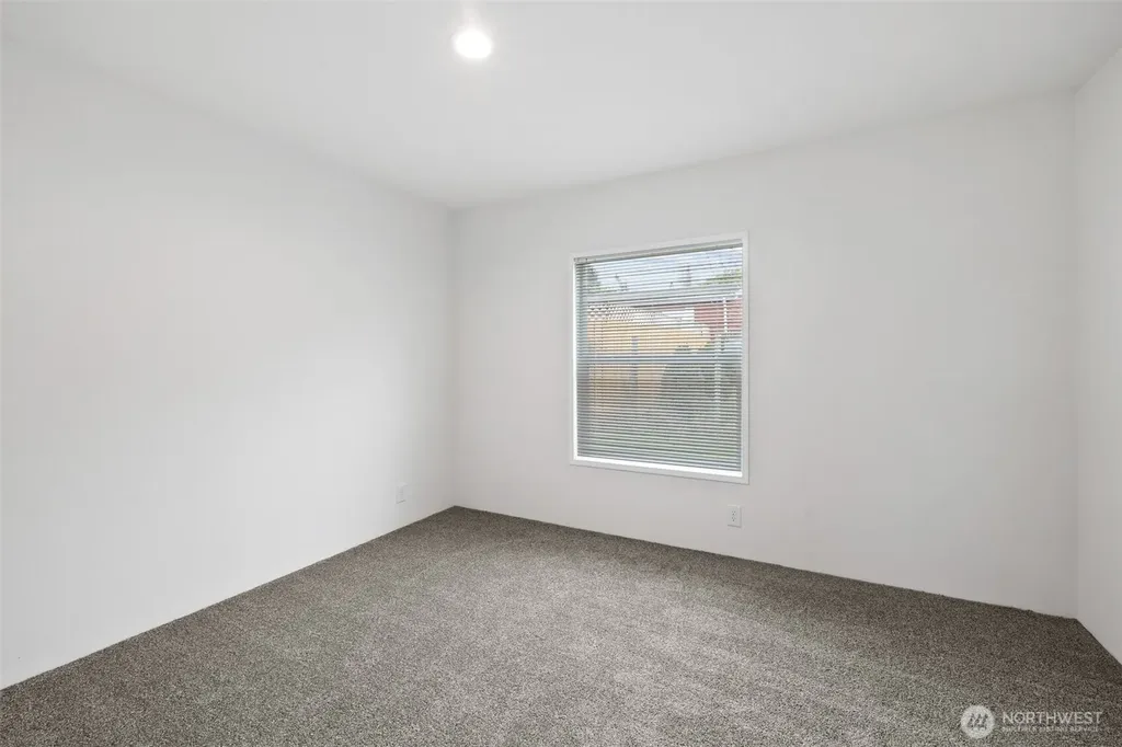 591 N Lees Creek Port Angeles WA 98362