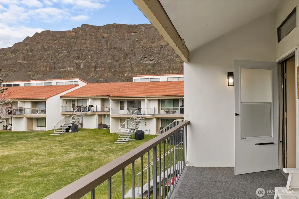 8903 Crescent Bar Road NW Quincy WA 98848