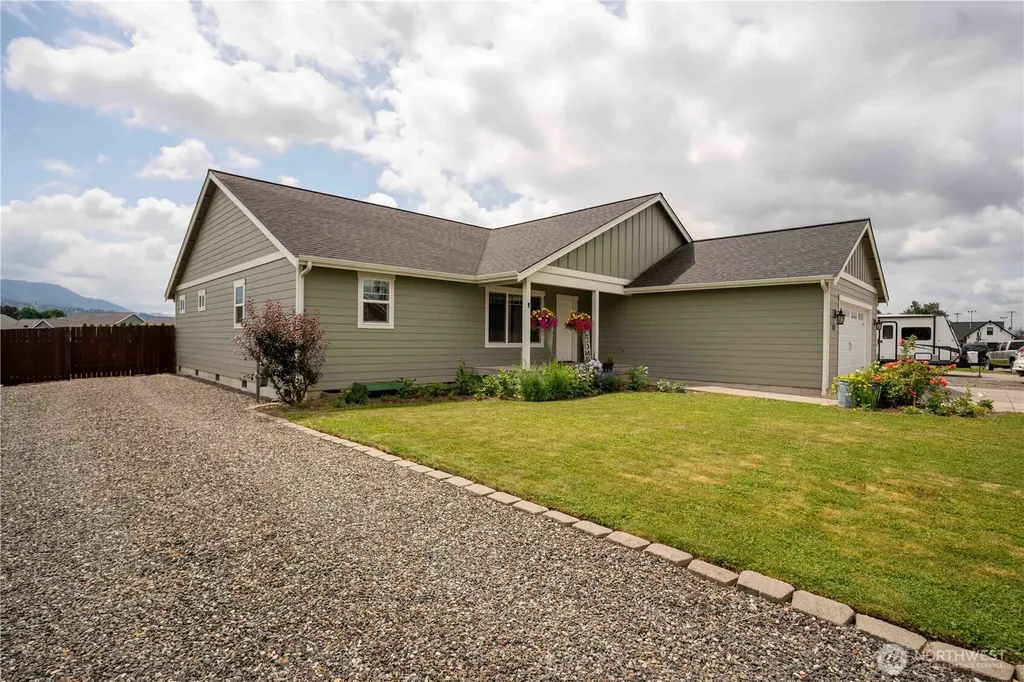413 Cornerstone Drive Sumas WA 98295