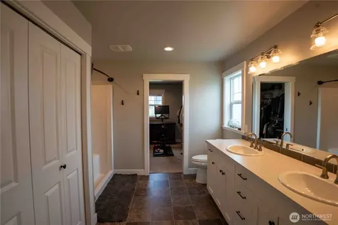 413 Cornerstone Drive Sumas WA 98295