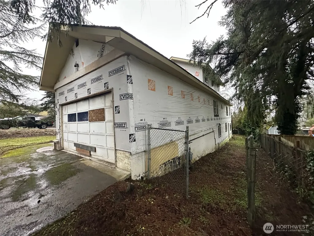 709 15th Avenue SE Puyallup WA 98372