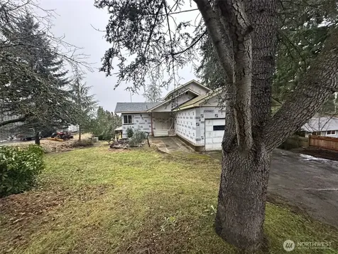 709 15th Avenue SE Puyallup WA 98372