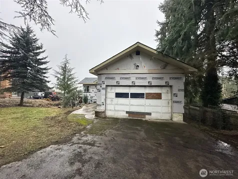 709 15th Avenue SE Puyallup WA 98372