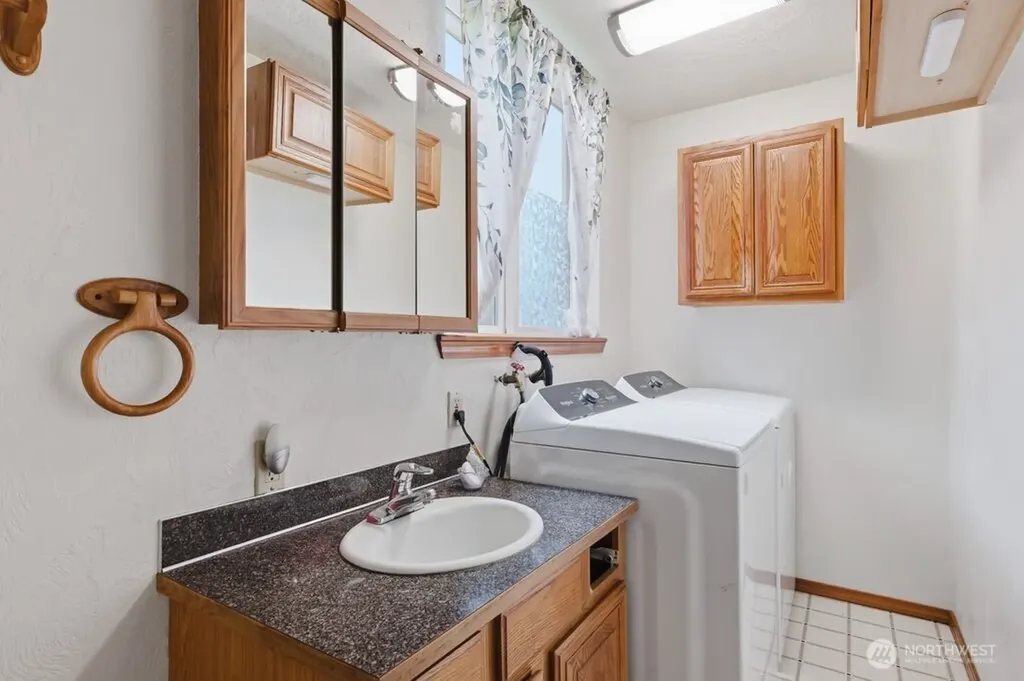 41 W Pyramid Court Shelton WA 98584