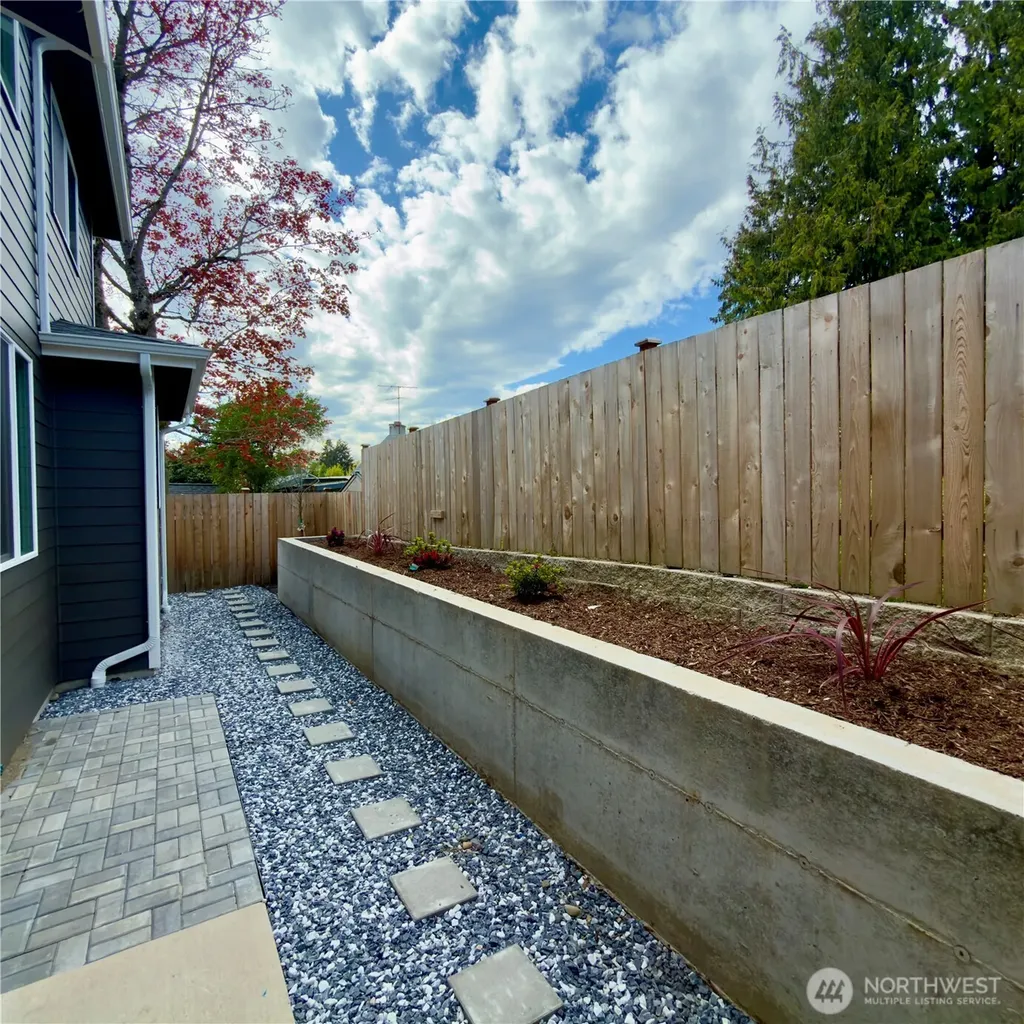 648 SW 139th Street Burien WA 98166