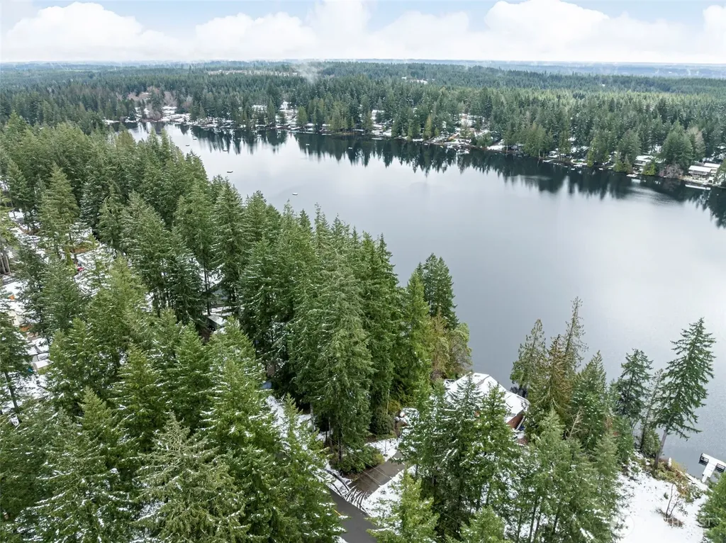 1961 E Trails End Drive Belfair WA 98528