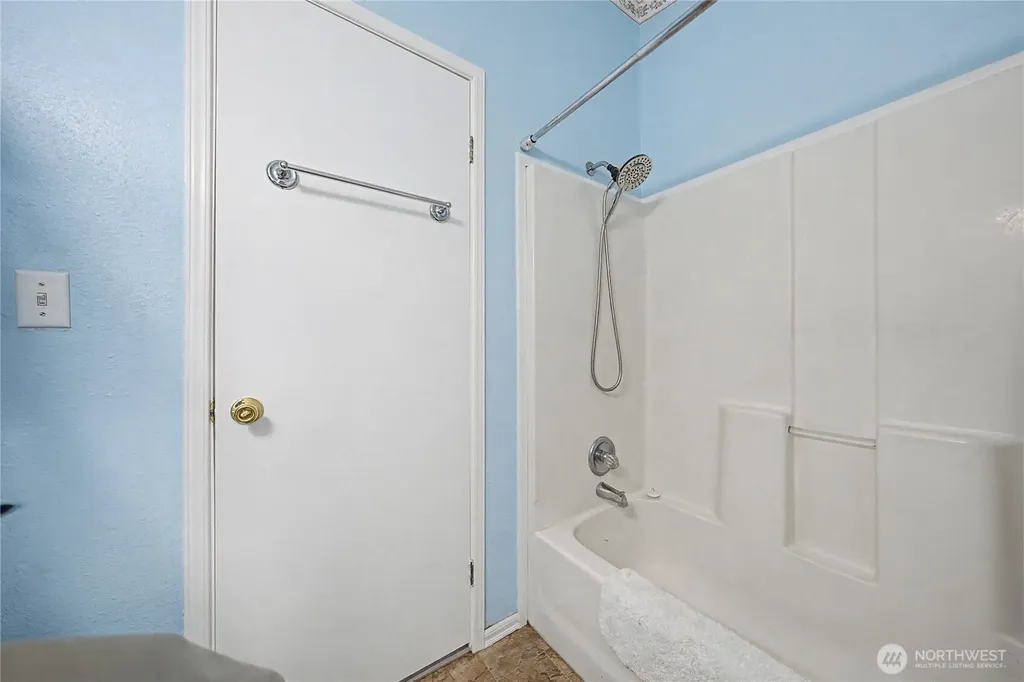 7581 Rainier NE Moses Lake WA 98837