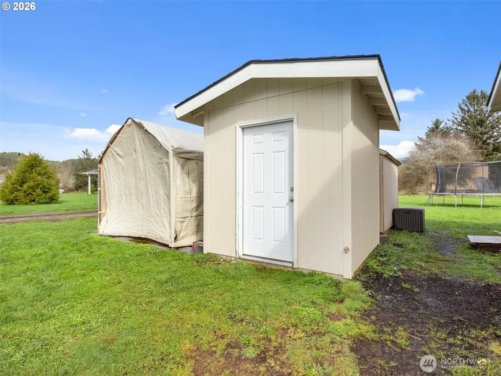 4 Nature Loop Cathlamet WA 98612