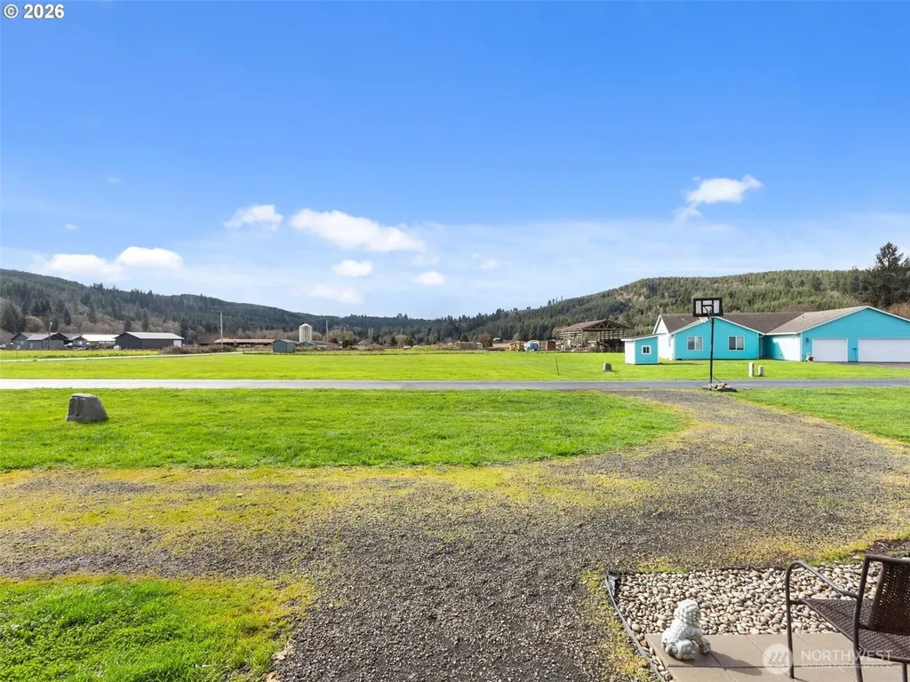 4 Nature Loop Cathlamet WA 98612