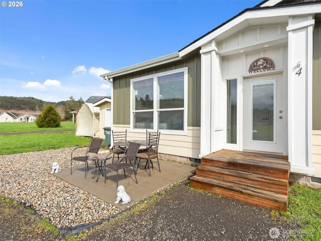 4 Nature Loop Cathlamet WA 98612