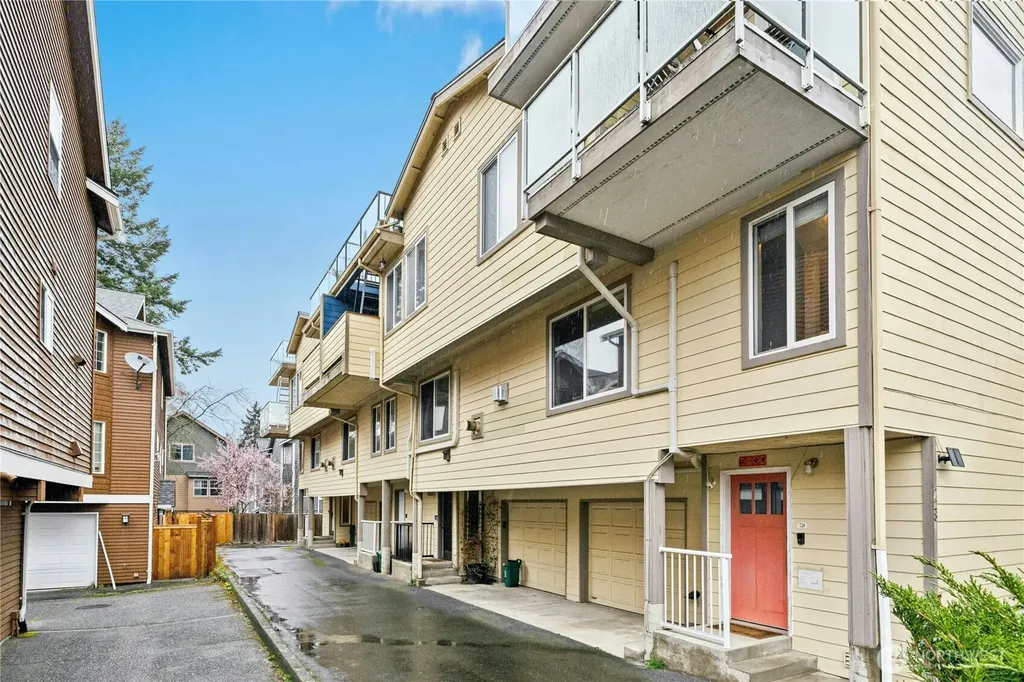 726 N 94th Street Seattle WA 98103