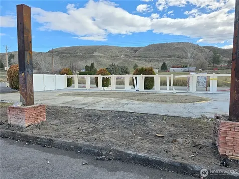 11 Appleway Okanogan WA 98840