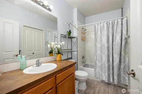 1736 10th Avenue NE Issaquah WA 98029