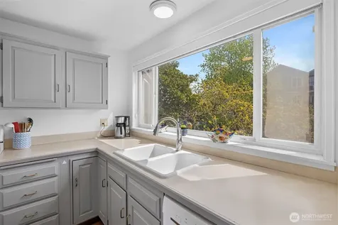 303 13th Avenue E Seattle WA 98102