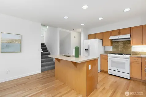 6726 35th Place S Seattle WA 98118