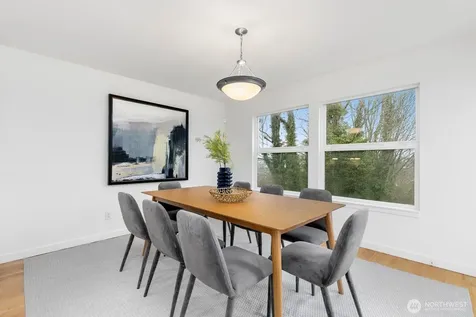 6726 35th Place S Seattle WA 98118