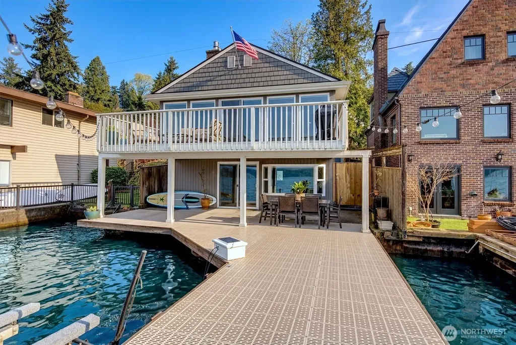 11262 Riviera Place NE Seattle WA 98125