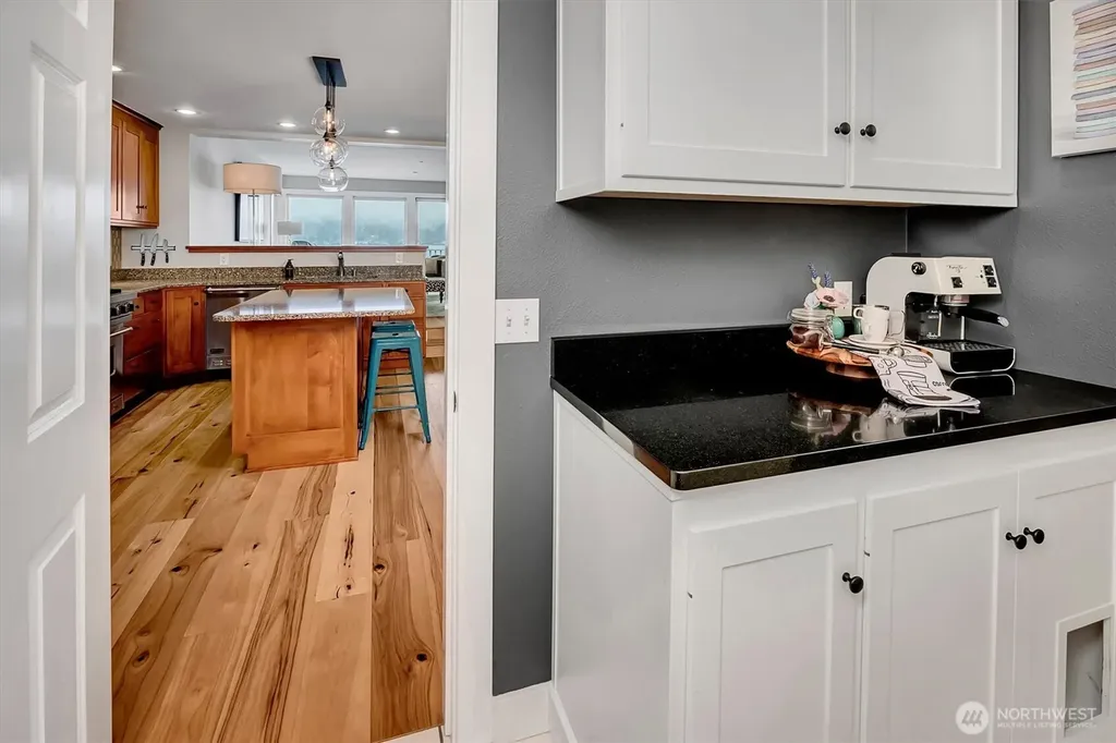11262 Riviera Place NE Seattle WA 98125