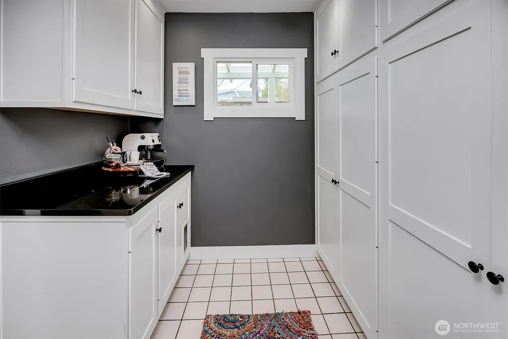 11262 Riviera Place NE Seattle WA 98125